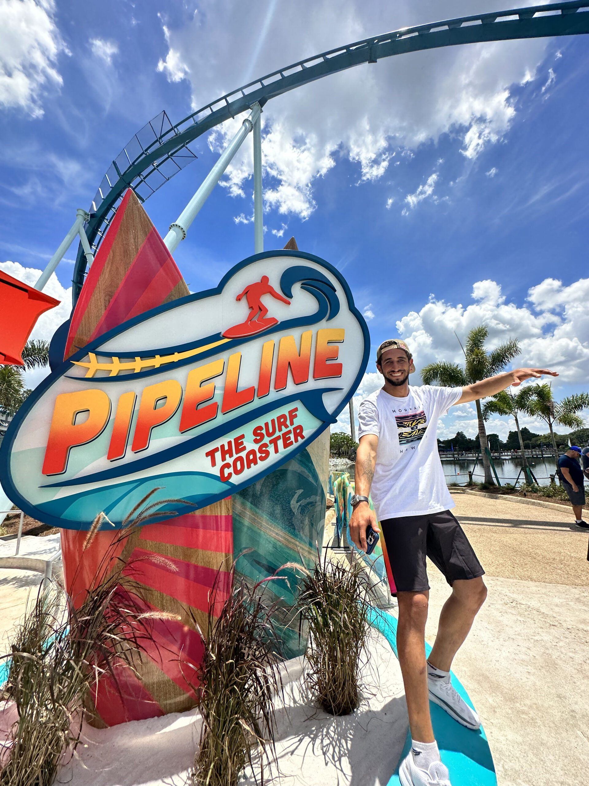 Surfista Brasileiro Lucas Chumbo Conhece A Nova Montanha Russa Do