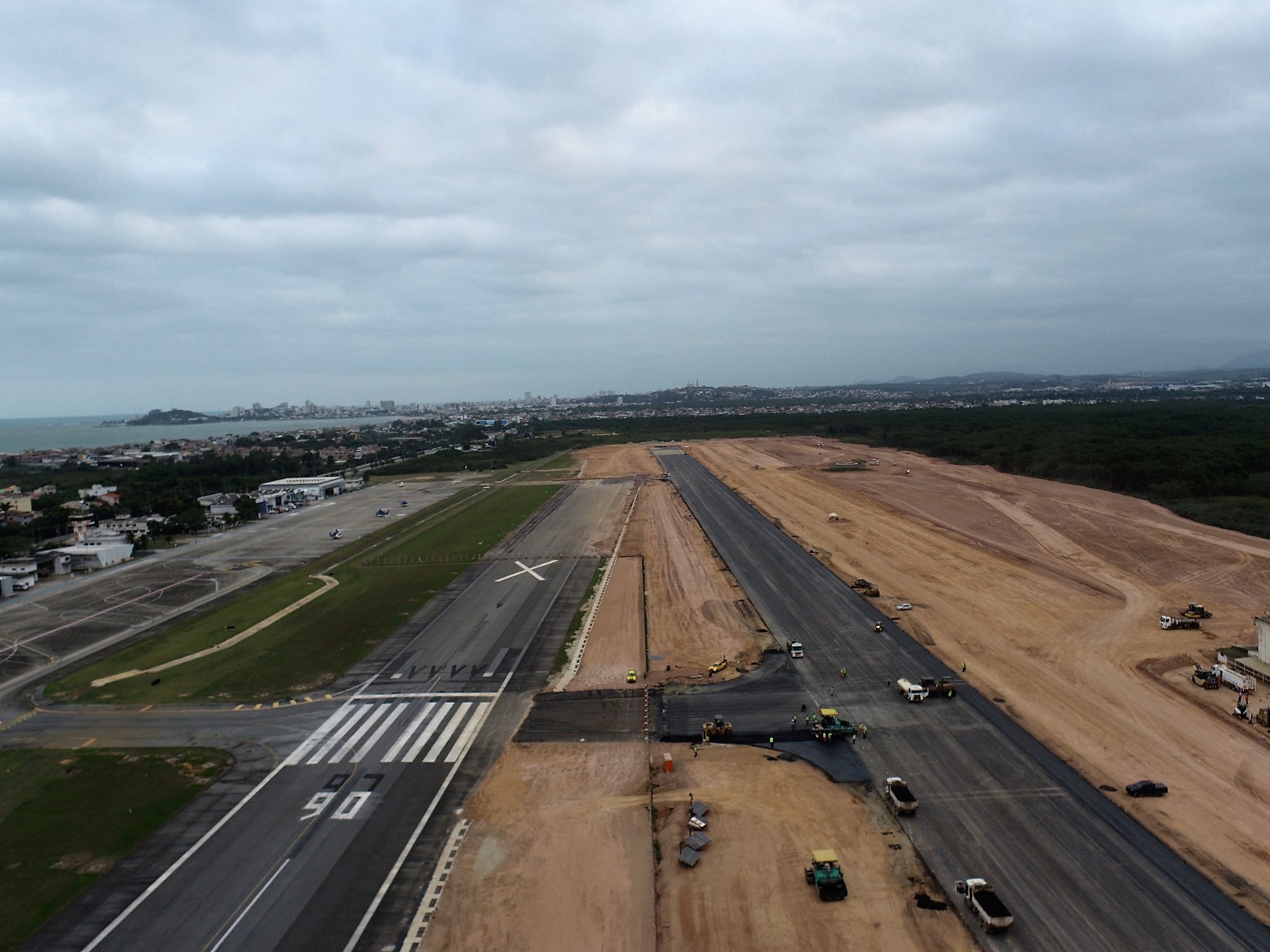 Construção da nova pista do Aeroporto de Macaé chega a 80