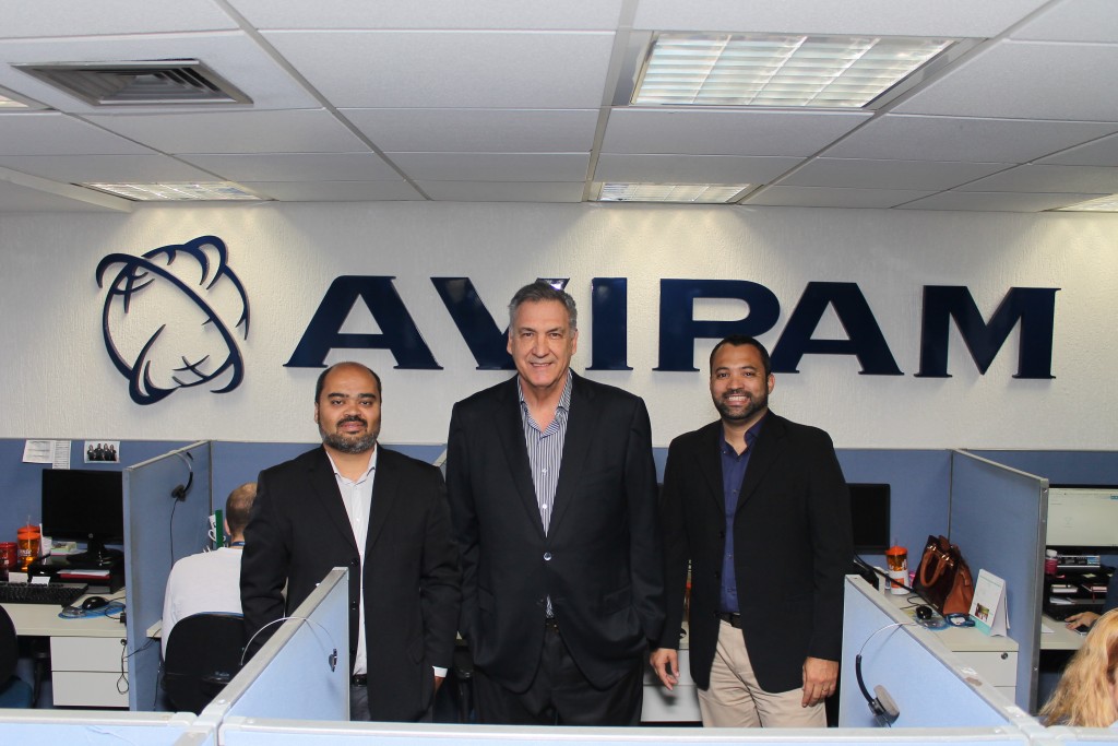 Executivos da Avipam comemoram aniversário da empresa