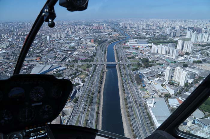 Vista da Marginal Tietê em voo de Helicóptero da High Class