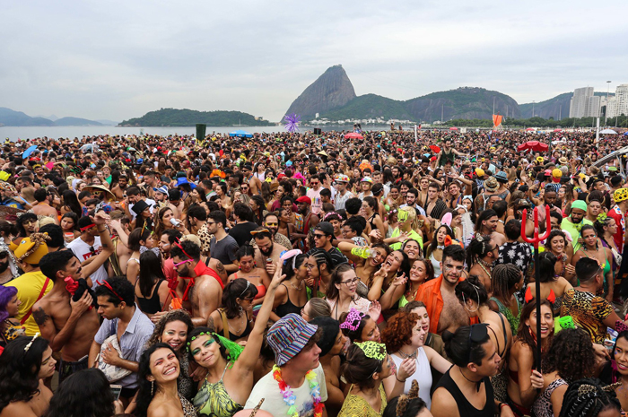 Com desfiles de blocos de rua, Rio terá Carnaval fora de época em