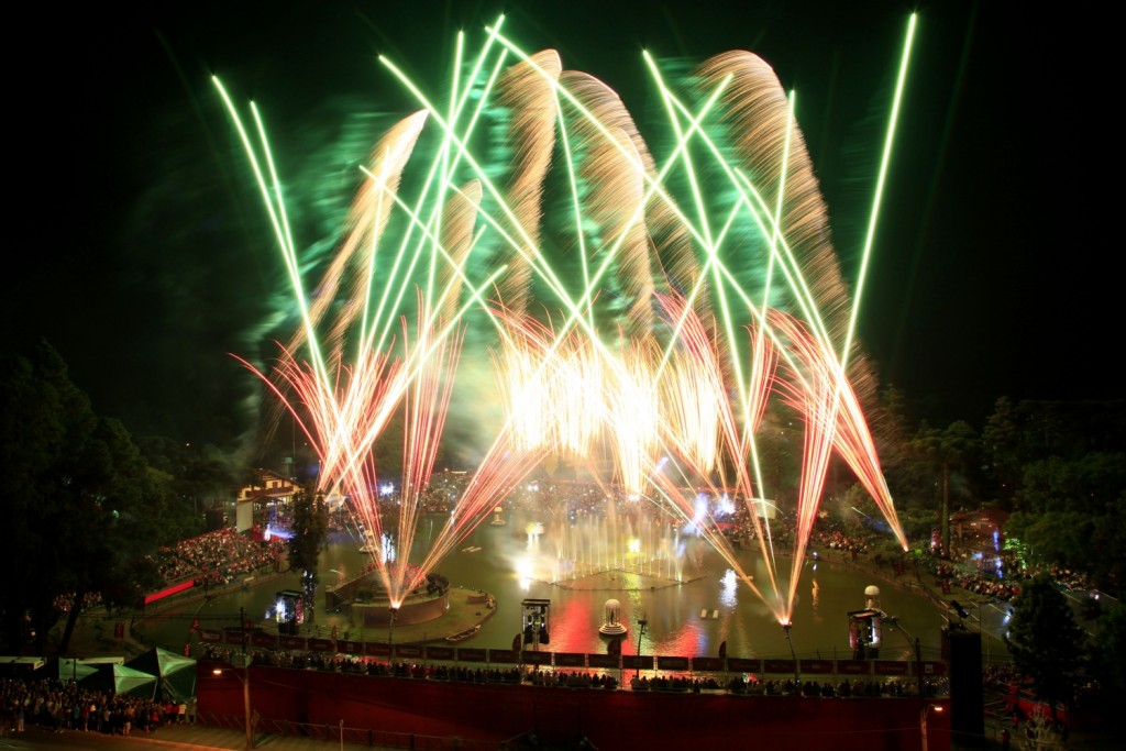 Natal Luz em Gramado com Cânion Itaimbezinho - 5 dias - Desviantes