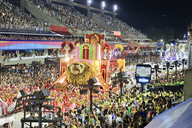 Carnaval Primeiro dia de desfiles crédito Rogério Santana Ingressos populares para os desfiles do Grupo Especial do Rio começam a ser vendidos