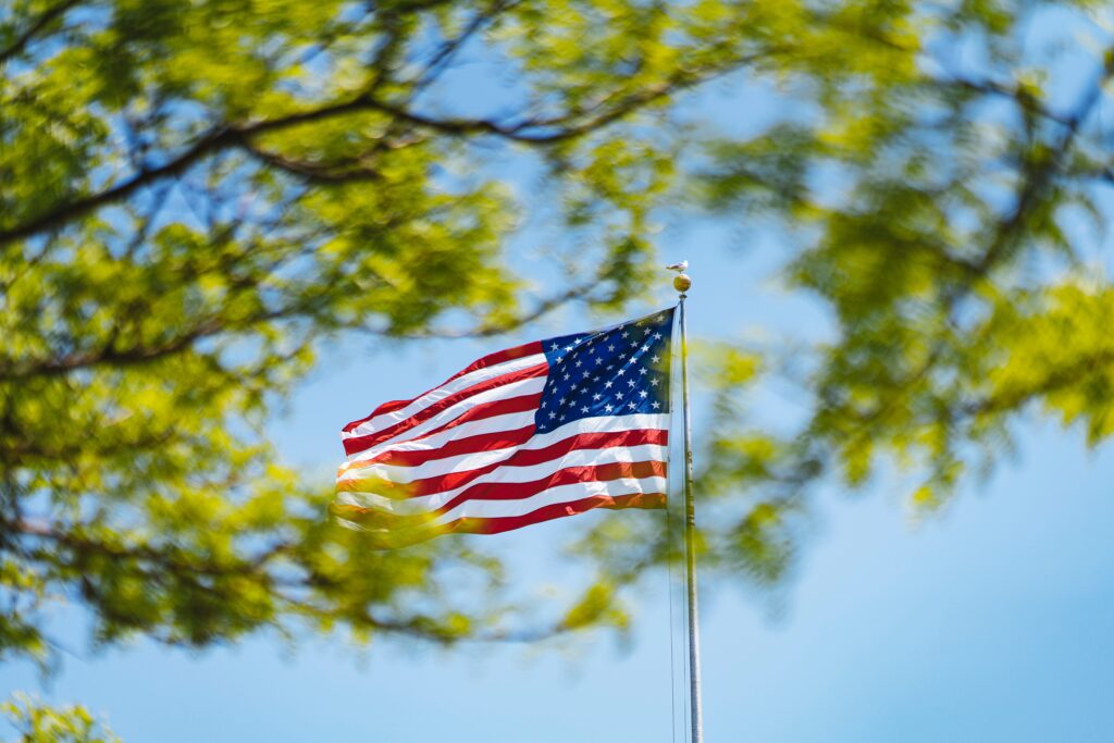 USA EUA FLAG nelson ndongala gDRHfyeOq58 unsplash EUA: turistas estrangeiros gastam mais de US$ 20 bilhões em março