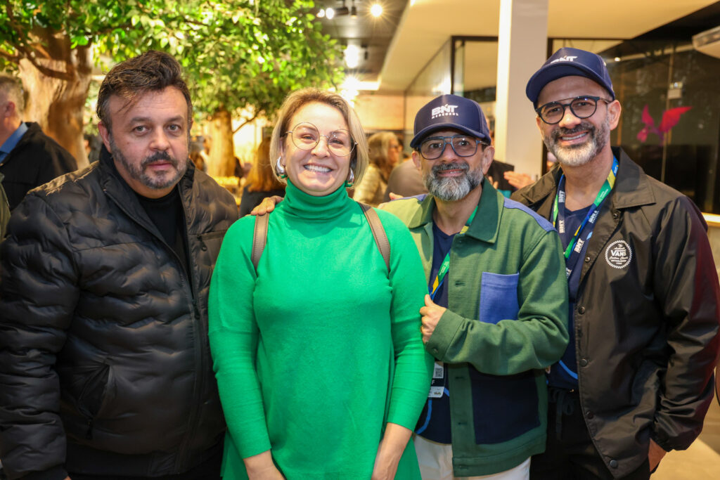 Osny Maciel Júnior, do Hotel Sibara, Cristine Fabbris, do Expo Centro BC, e Geninho Goes e Eduardo Domingos, da BNT Mercosul