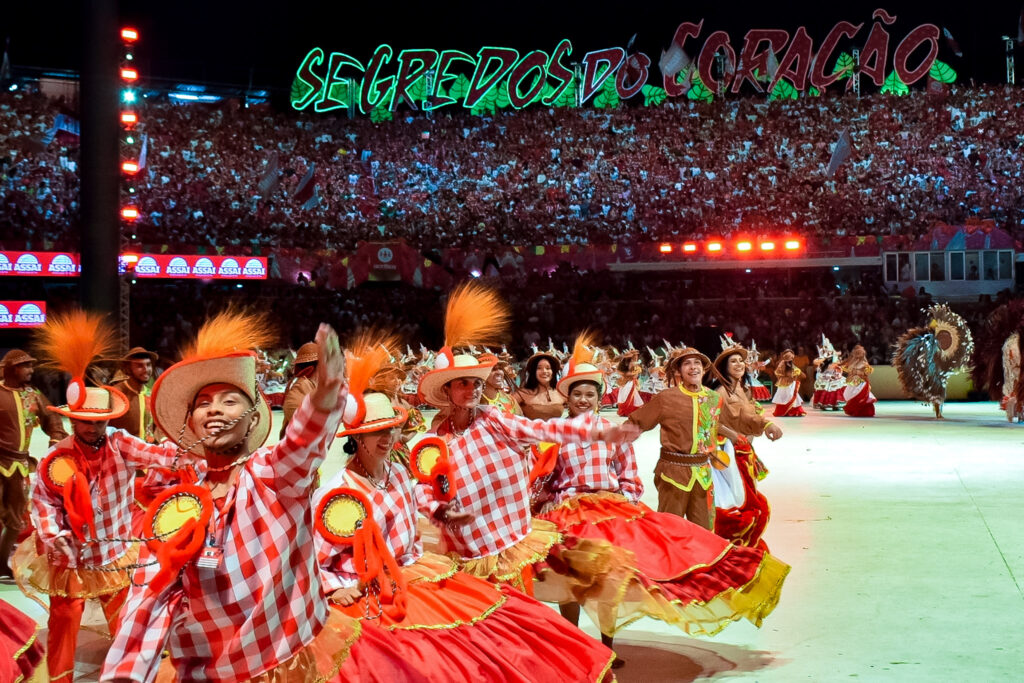 Bailarinos do Boi Garantido 1 1 Boi Caprichoso vence Festival de Parintins 2024, conheça o enredo e veja fotos