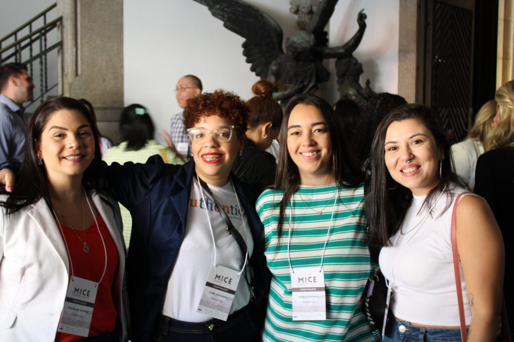 Debora de Oliveira, Camille Oliveira, Laurilane dos Santos e Daniela Gouveia, da FTD Educação