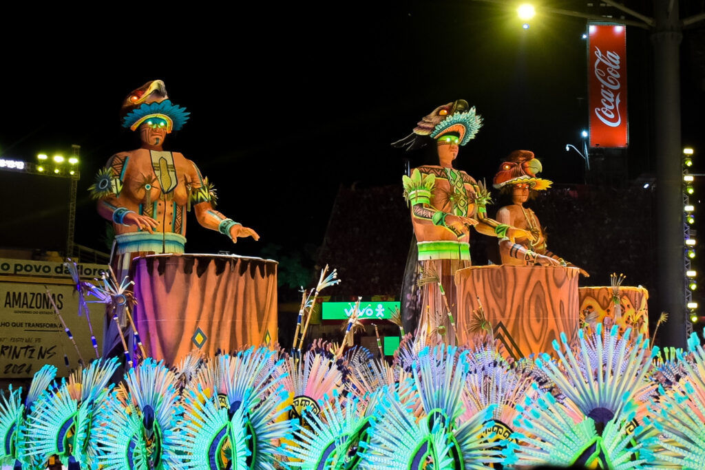 O Festival de Parintins é um espetáculo que retrata a cultura amazonense