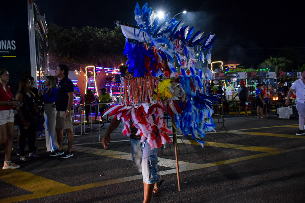 O comercio local fica movimentado nas noites de festa 1 1 Boi Caprichoso vence Festival de Parintins 2024, conheça o enredo e veja fotos