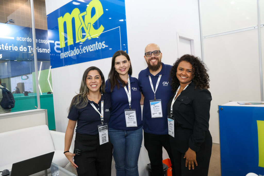 Denise Fernanda, da Azul Viagens, Natália Pelissari, Gabriel Miranda e Danielly Benício, da GAV Resorts