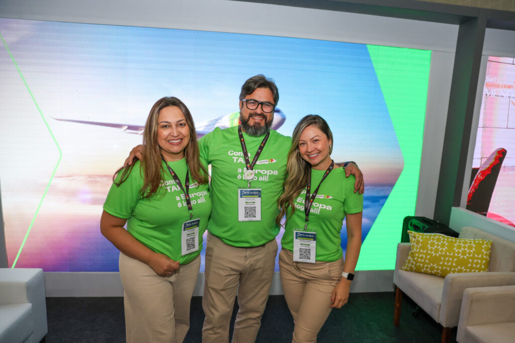 Suelda Vicente, Douglas Lima e Andressa Amaral, da Tap