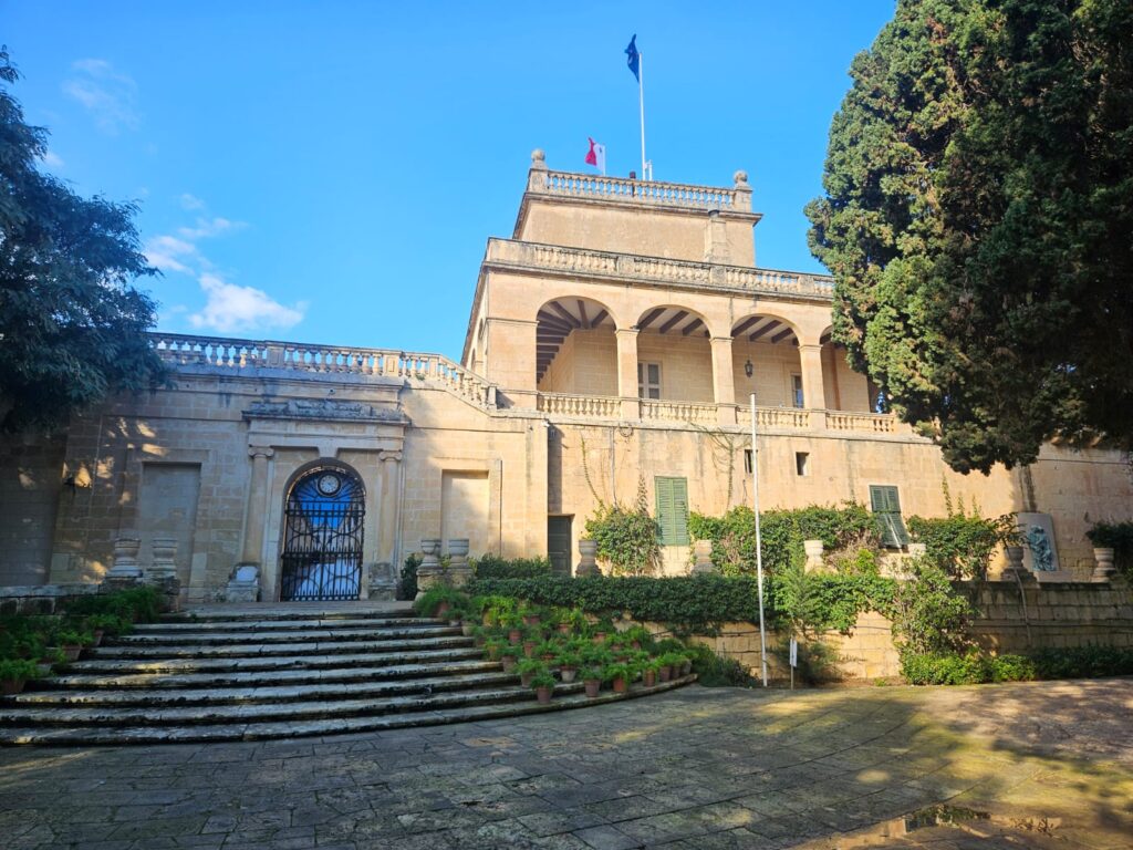 Rainha Elizabeth II ficou neste palácio durante suas visitas a Malta