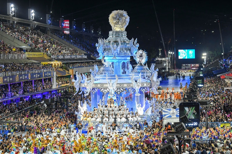 De tour gratuito sobre a herança africana a uma visita aos bastidores da Sapucaí, o Rio oferece diversas atividades para entrar no clima da grande festa (Divulgação/Civitatis)