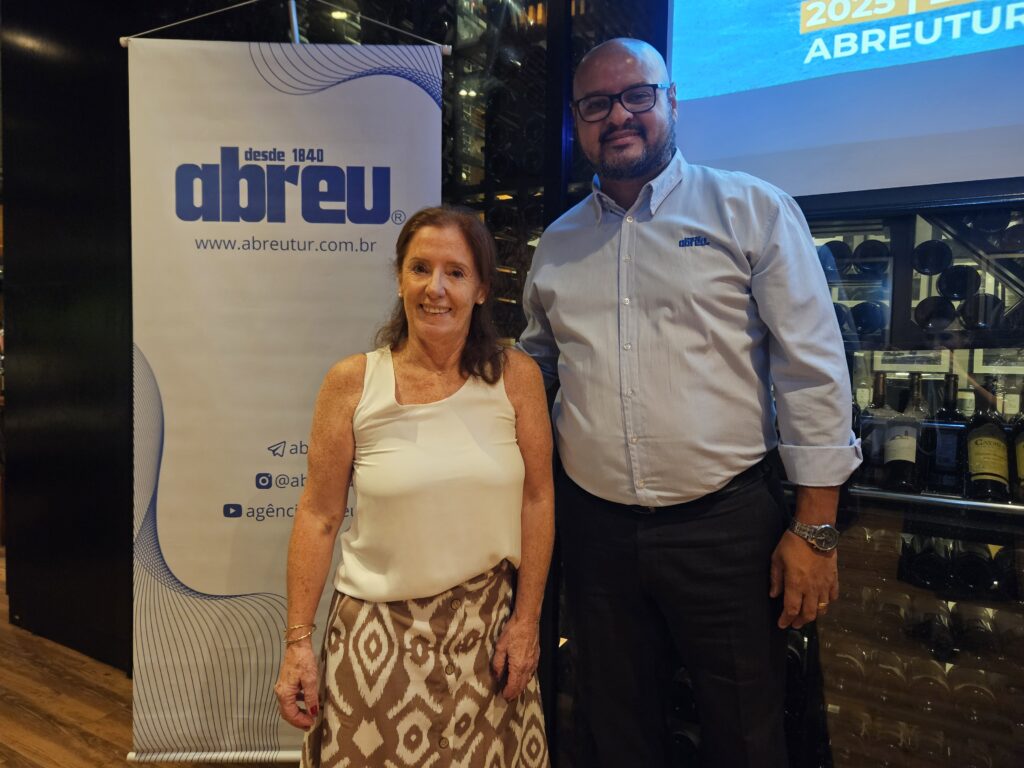 Ivete Meneghello, da IM&M Viagens e Turismo, e Denis Espinoza, da Abreu