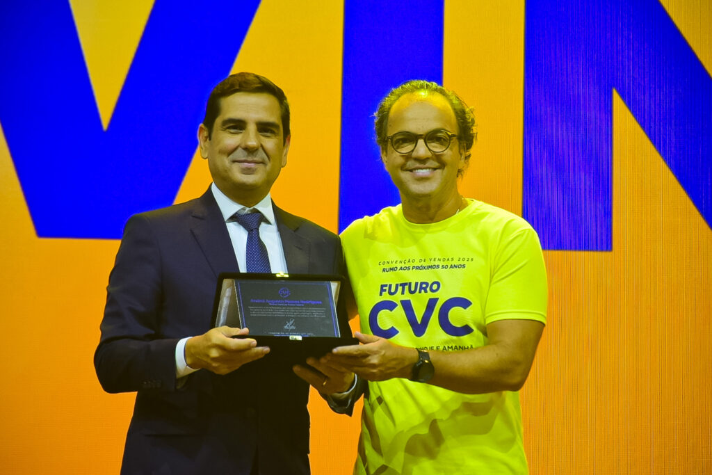 Fabio Godinho, CEO da CVC homenageou Rodrigo Sanfurgo, Superintendente Regional da Polícia Federal de São Paulo