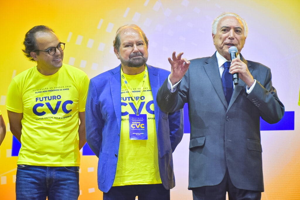 Fabio Godinho e Guilherme Paulus da CVC com Michel Temer, ex-presidente do Brasil