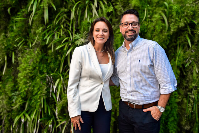 Marcela Pinori da Visa e Fabio Montanari CEO da empresa Montanari Tecnologia 1 1 e1740426004268 Nova solução da Visa transforma gestão financeira de eventos corporativos