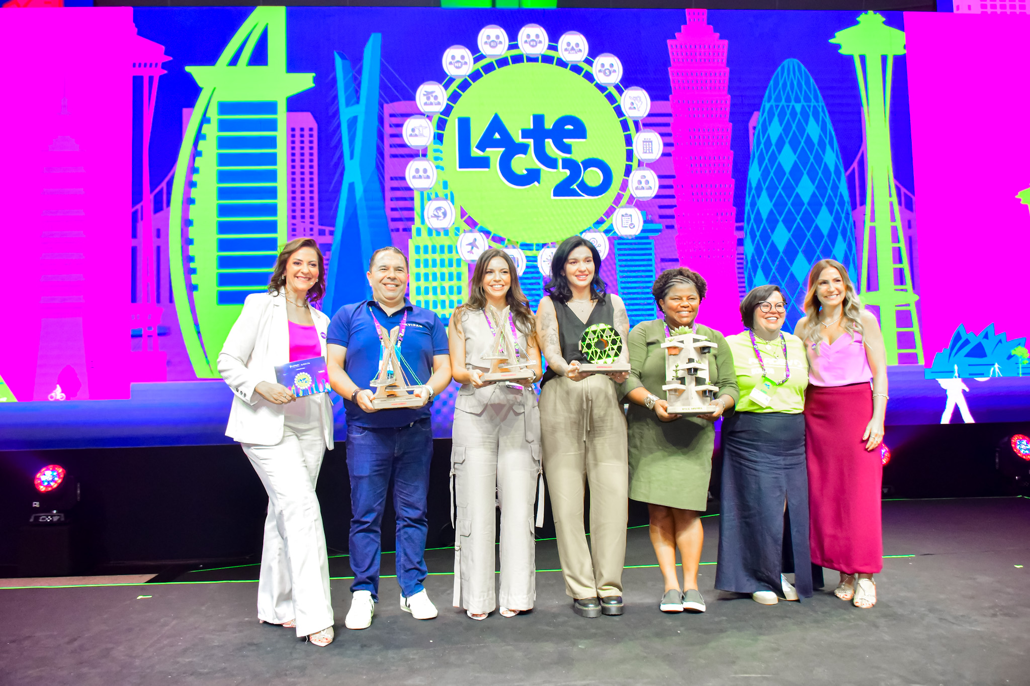 Premiados do Lacte Voce Inspira Com happy hour e entrega do Você Inspira, primeiro dia de Lacte chega ao fim; fotos