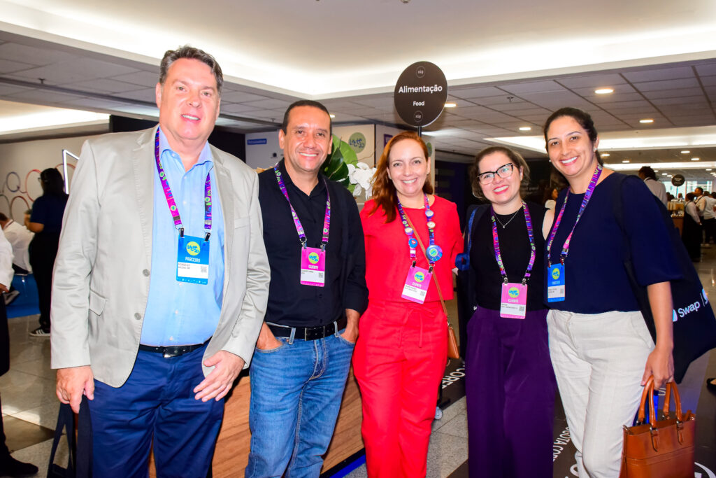 Ricardo Aly e Débora Cristina, do Nacional Inn, Leandro Cabral, Amanda Moraes e Rayssa, da Ache,