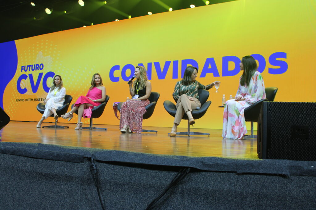 Um painel sobre liderança feminina foi mediado na tarde deste sábado (15)