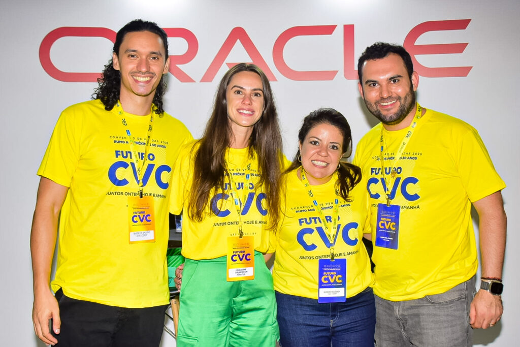 Wesley Sabião, da CVC Corp, com Jaqueline Lourenço, da Oracle, Roberta Godoy, e Arnaldo Júnior, da CVC Corp