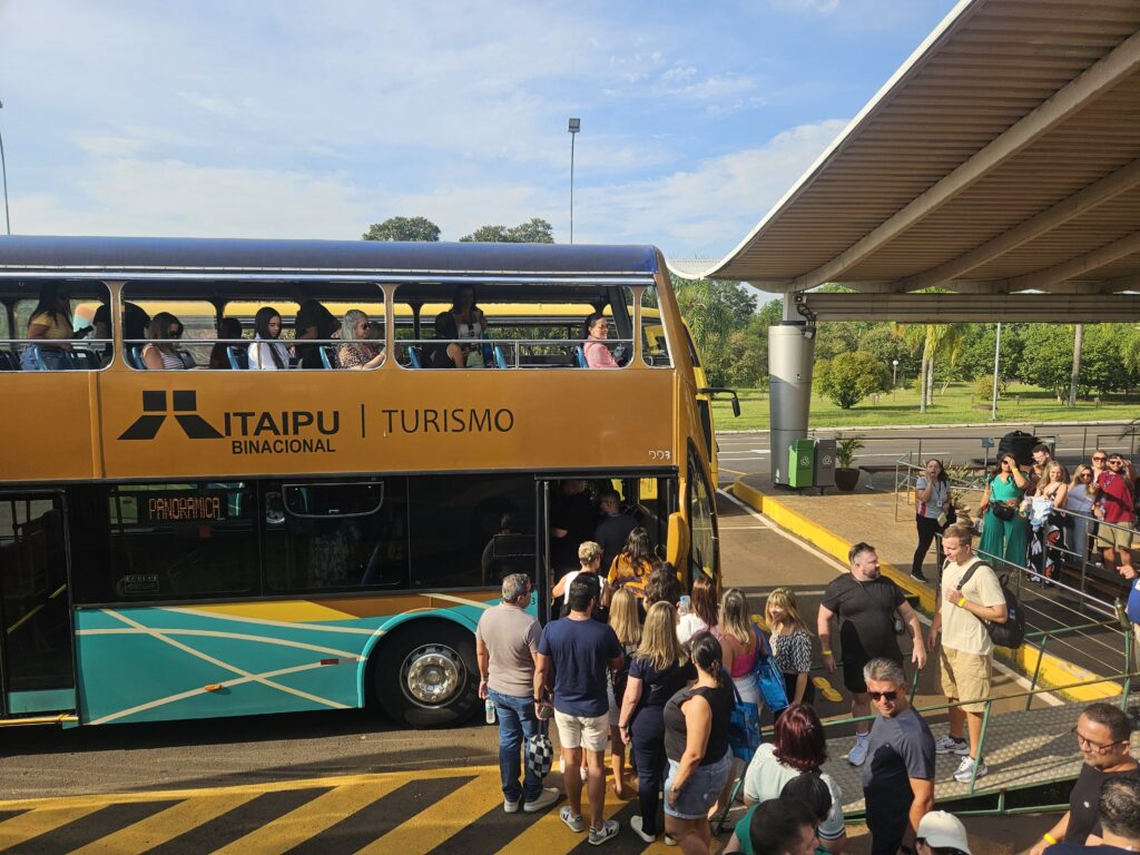 Passeio com ônibus panorâmico