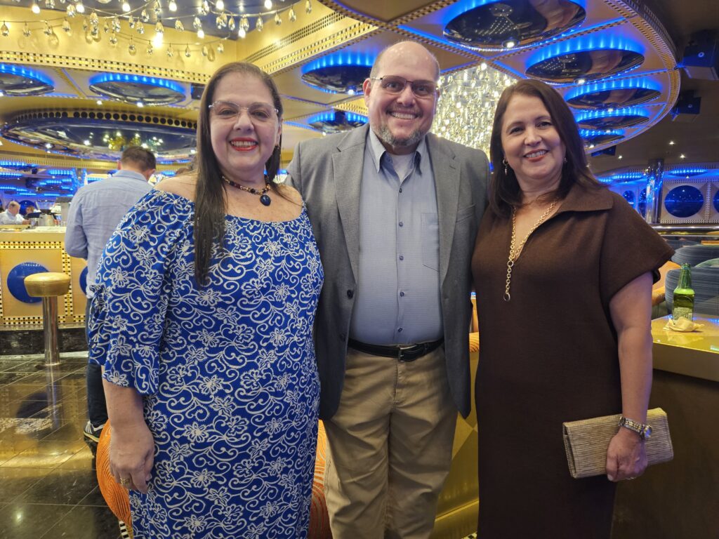 Daniele Karbage e Ricardo Pereira, da Central Marítima Operadora Fortaleza, e Elisa Gonzalez, da Costa Cruzeiros