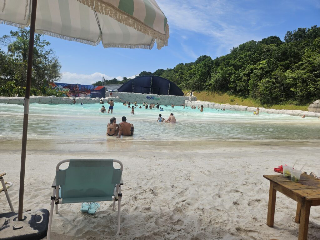 Piscina de ondas aquecida