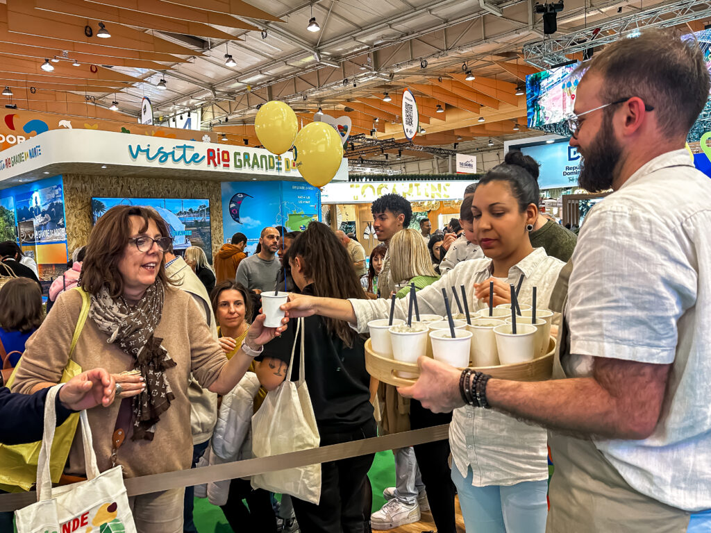 A Embratur promoveu uma oficina de caipirinha na BTL