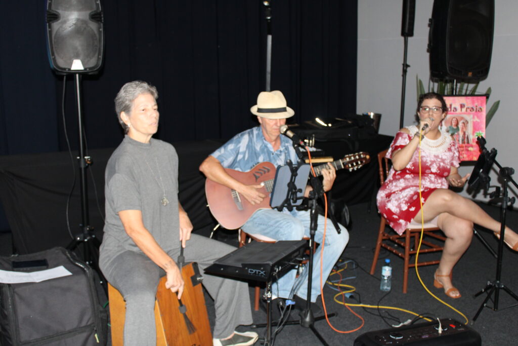 Banda toca durante o coquetel