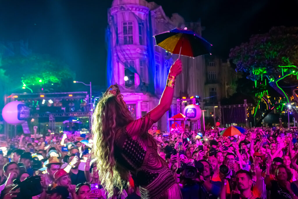 O Marco Zero ficou lotado para o show de Elba Ramalho, Geraldo Azevedo e Alceu Valença