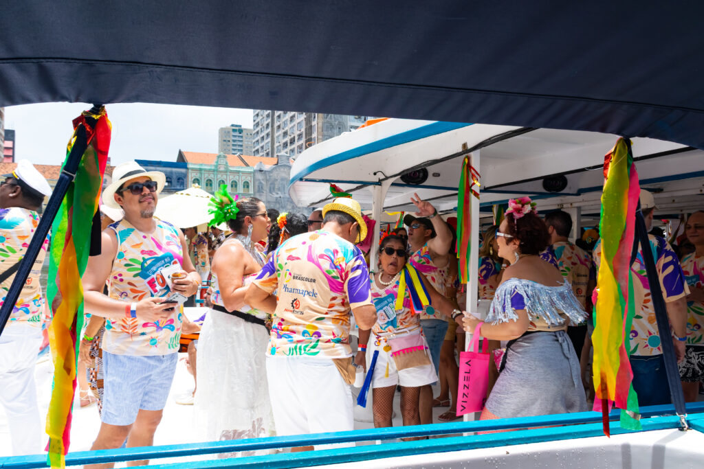 Baile de carnaval no catamarã