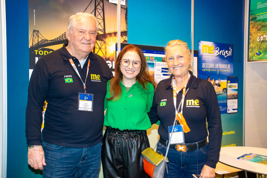 Roy Taylor e Rosa Masgrau, da M&E com Ana Carolina Medeiros, da Abav Nacional